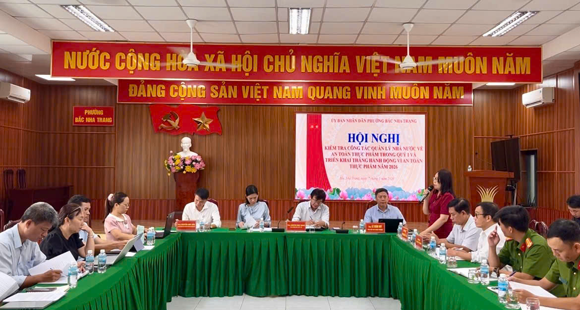 Quang cảnh buổi họp